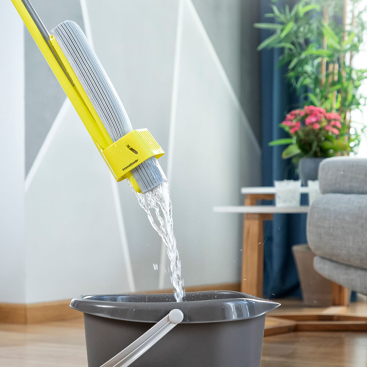 2-in-1 pöly- ja lattiamoppi itsepuristuvalla sienellä Wringop InnovaGoods